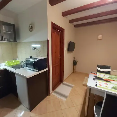 Melinda Nyaralohaz 巴拉腾肯尼斯